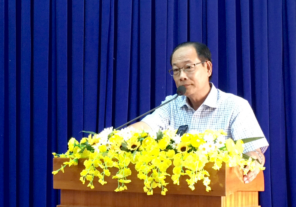 Đồng chí Huỳnh Văn Hiền, Phó Bí thư Huyện ủy, Chủ tịch Hội đồng nhân dân huyện phát biểu tại buổi làm việc.